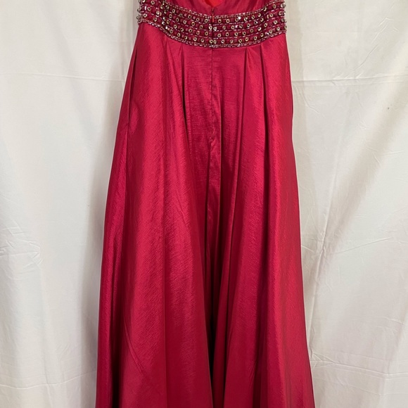 Alyce Paris haltered formal dress with open back - Picture 6 of 7